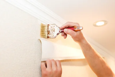 Pose de papier peint à Collat — revêtements muraux et toiles de verre